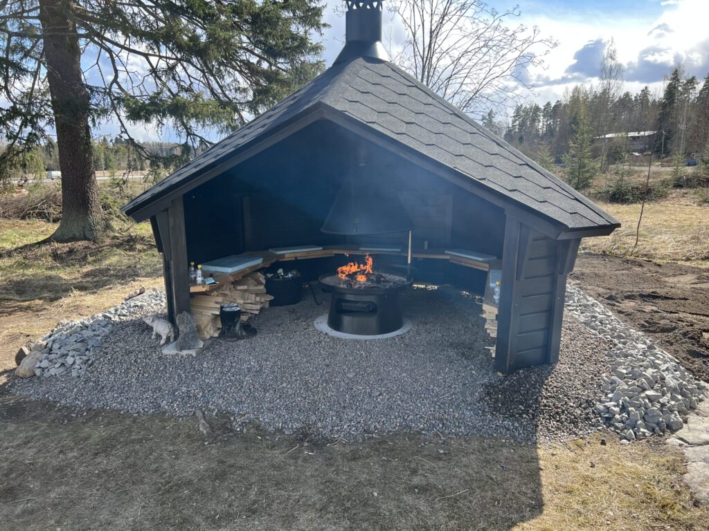 omakotitalon-julkisivuremontti-terassin-rakennus-rakennuspalvelut-keski-uusimaa